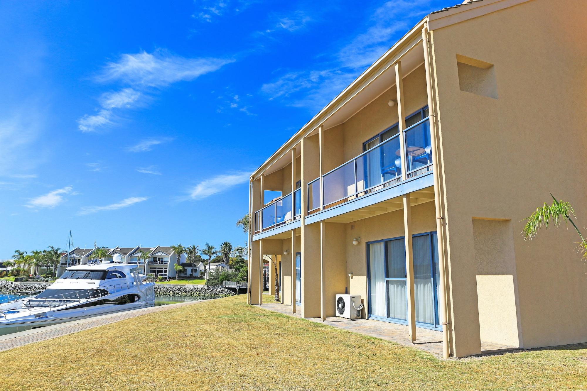 Marina Hotel 4*